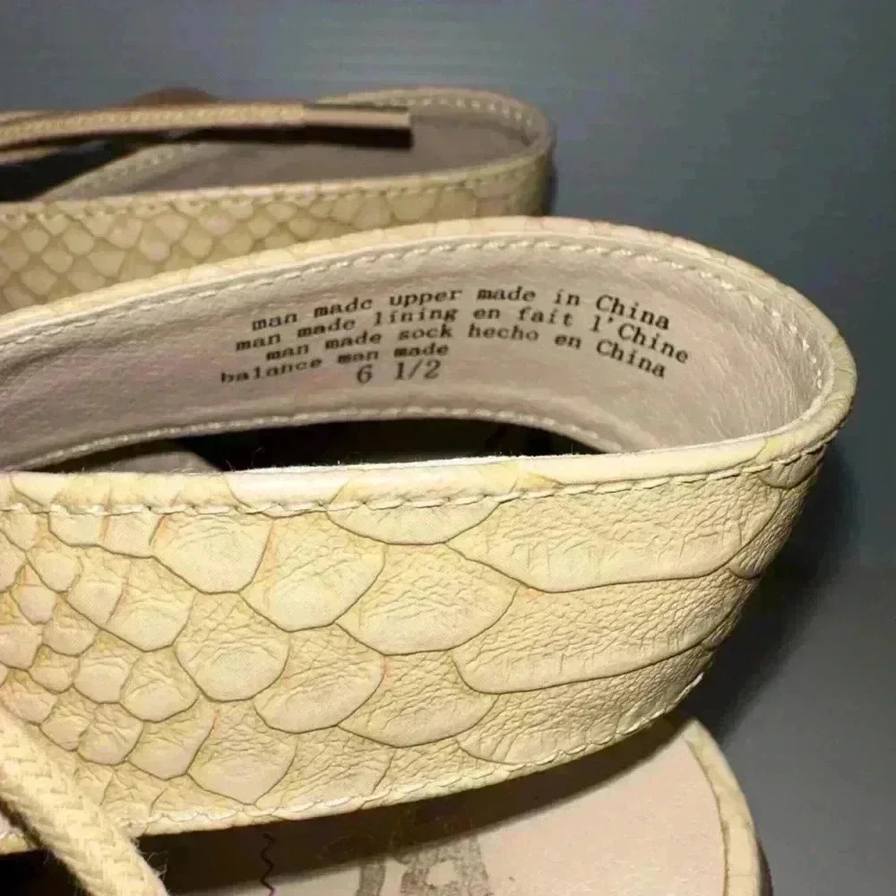 Born In California Sandals Stacked Heel Beige Lite Tan Faux Snakeskin Size 6 1/2